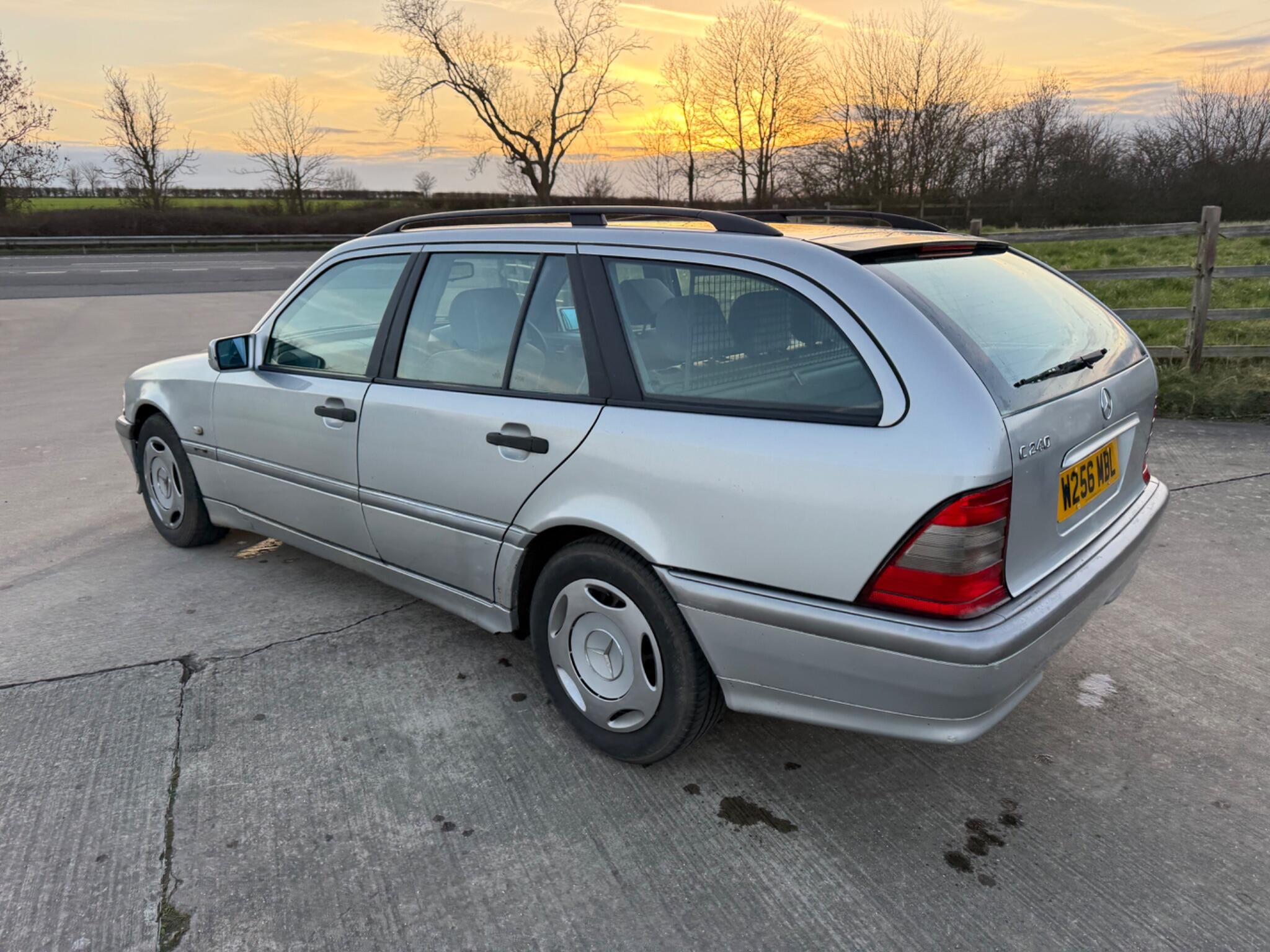 Mercedes-Benz C Class 2.4 C240 Classic 5dr — photo 42 of 66